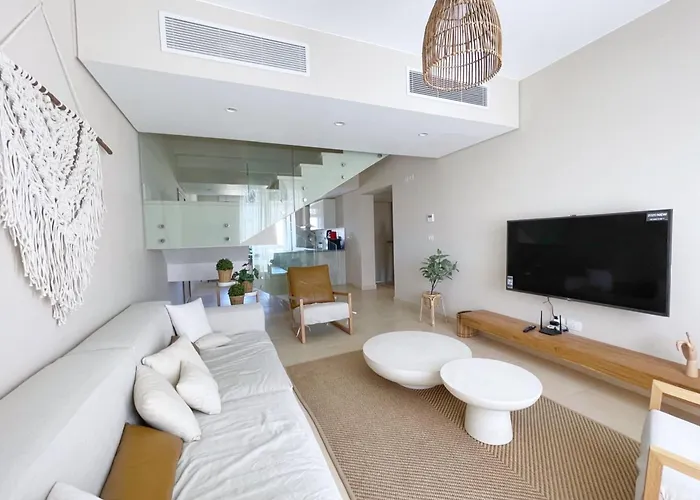 Embellished 2bdr Penthouse Mangroovy Free Pool & Gurdaka